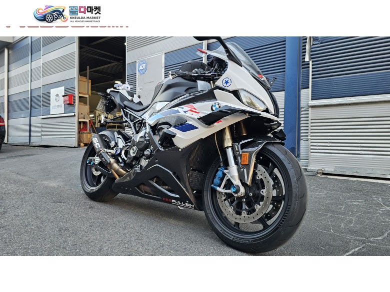 BMW S1000RR 2023년식 M패키지 팝니다.