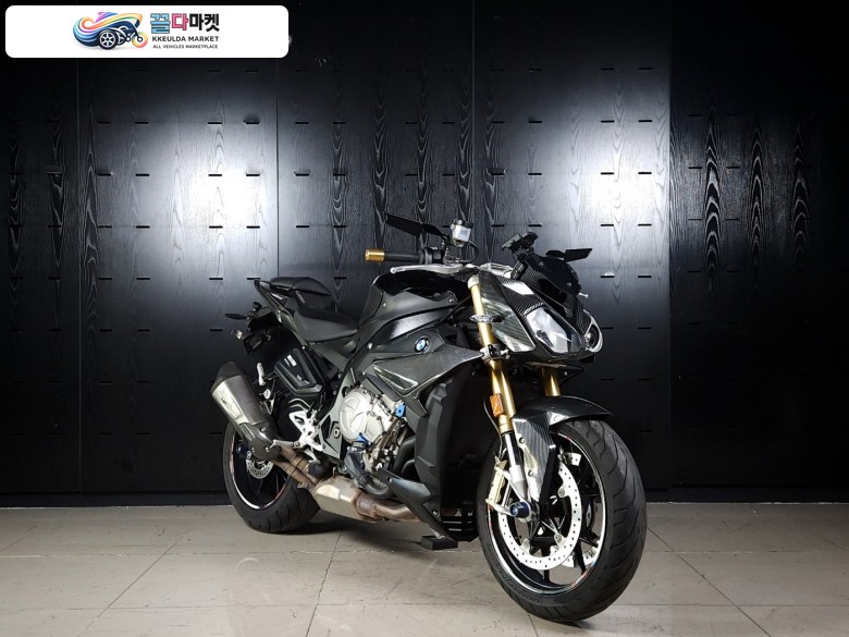 [BMW 공식모델] S1000R ABS PRO 스포츠 네이키드 - 순정 아크라포빅 슬립온 배기 탑재 - 무사고 관리잘된 깔끔한 홈서비스 중고매물 - 정직한 최고가 대차 및 매입을 도와드립니다