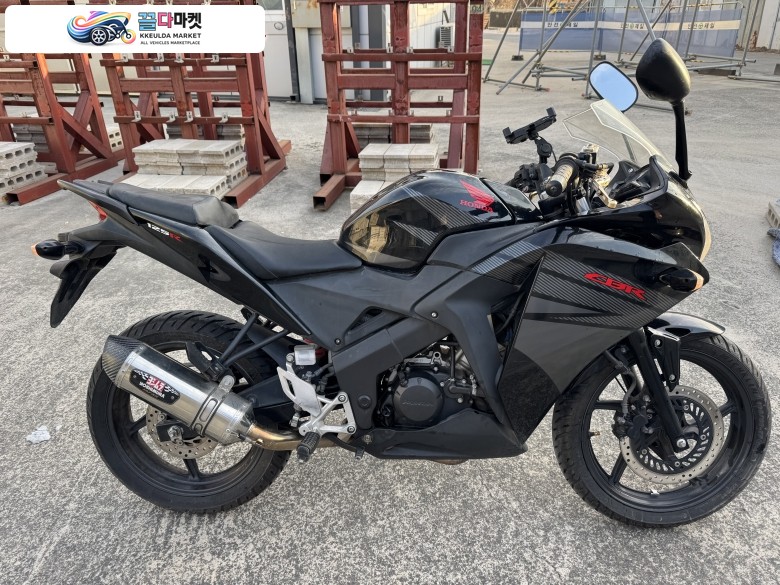 혼다 CBR125 17년형 풀배기 짧은키로수 팝니다