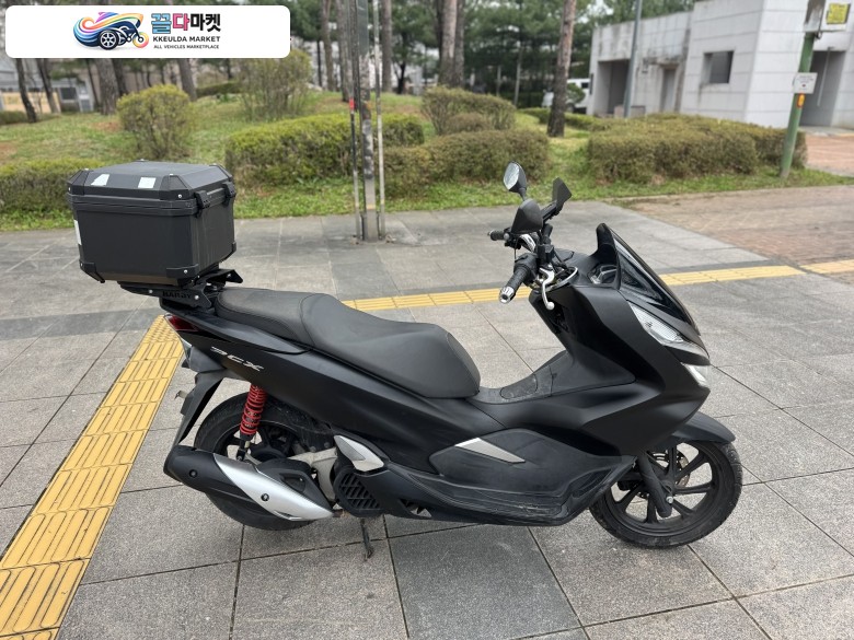 혼다 더뉴 pcx125 19년형 멧블랙 짧은키로수 팝니다