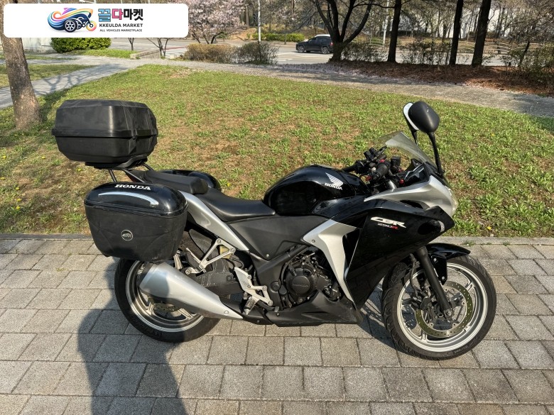 혼다 cbr250rr 13년형 짧은키로수 기비삼박스튜닝 판매합니다