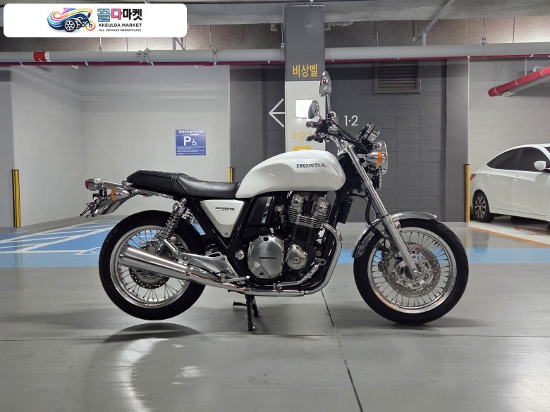 2018 년식 혼다 CB1100 EX 화이트 판매합니다 .