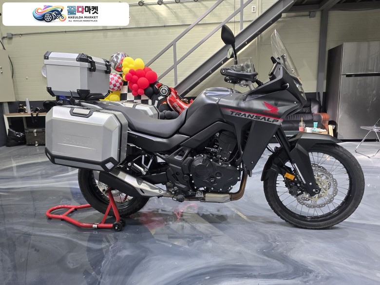 24년식 7월 출고 2,900KM XL750 판매합니다.