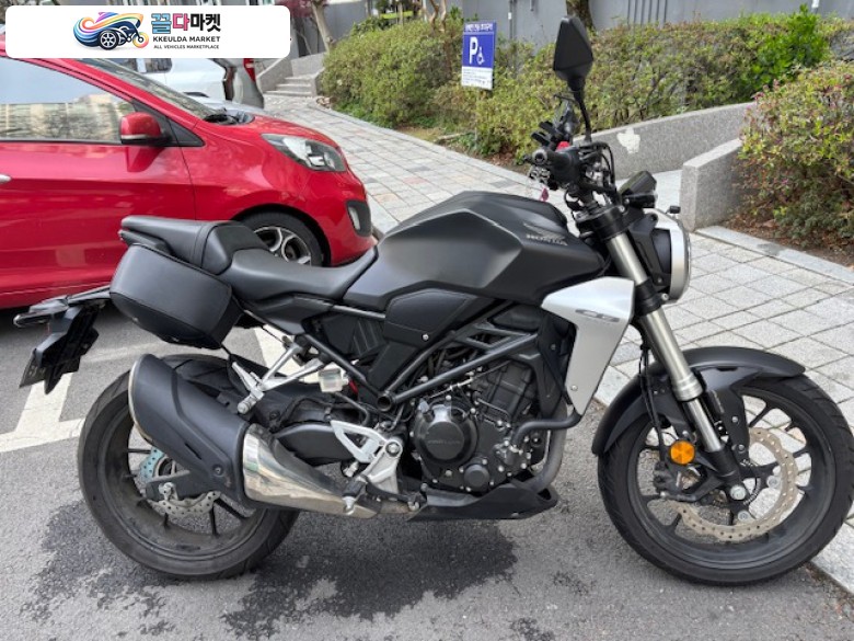 입문용 부담없이 탈 수 있는 cb-300r 입니다.