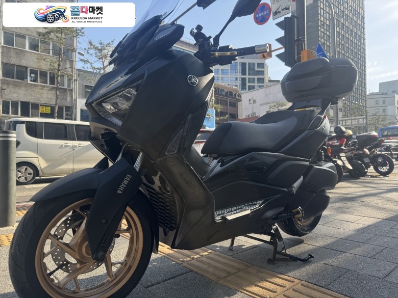 깔끔하고 관리잘된 X MAX 입고되어 판매합니다