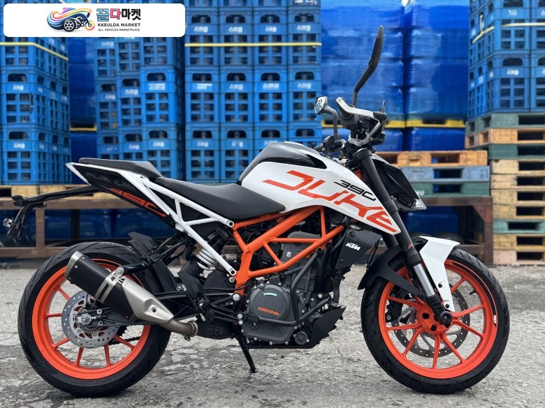 KTM 듀크390 2018년식 4,060km 정식센터 관리차량 판매