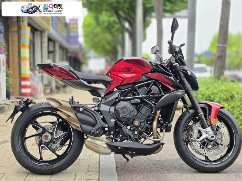 [수원동문모터스] 극한의 펀드라이브 머신 브루탈레800RR 신차 판매합니다.