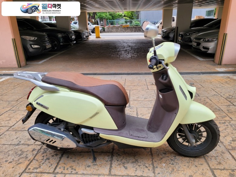 효성 KR 모터스 욜로 125CC 스쿠터 팝니다. 44KM   인젝션 ABS