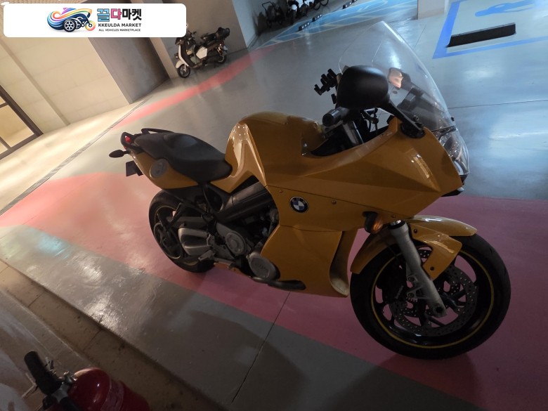 BMW F800S 년식에 비해 운행이 적고 관리잘됌
