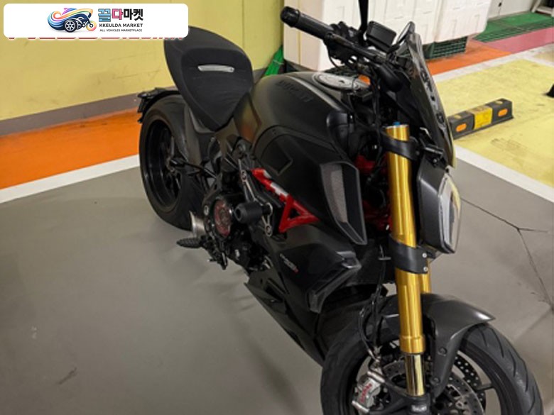 22년식 두카티 디아벨1260s 순정-풀튜닝 판매합니다 (10,500km)