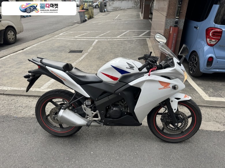 cbr125 15년형 화이트컬러 짧은키로수 엔진A급 팝니다