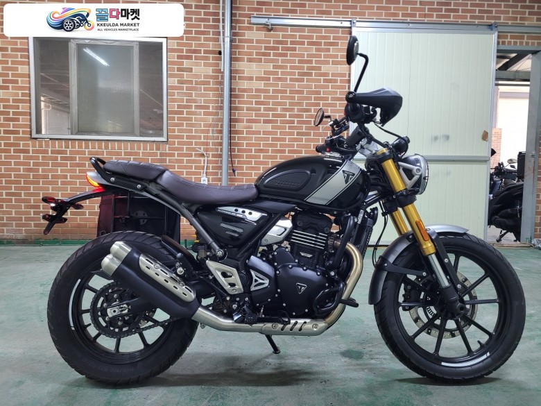 트라이엄프 스크램블러 400X 26년 1300km 1인신조 신차급컨디션