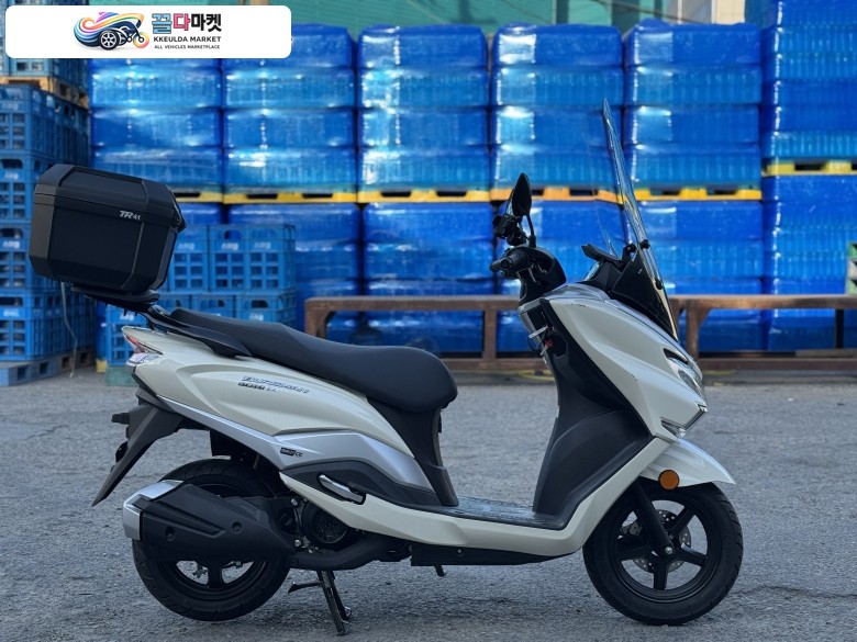스즈키 버그만 스트리트 EX 125 / 276km / 샤드탑박스 / 롱스크린 / 신차급