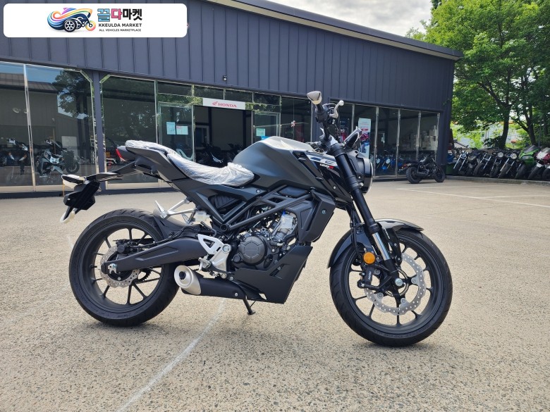 [신차]2026년형 혼다 CB125R 입문용 바이크의 끝판왕, 맷블랙의 카리스마