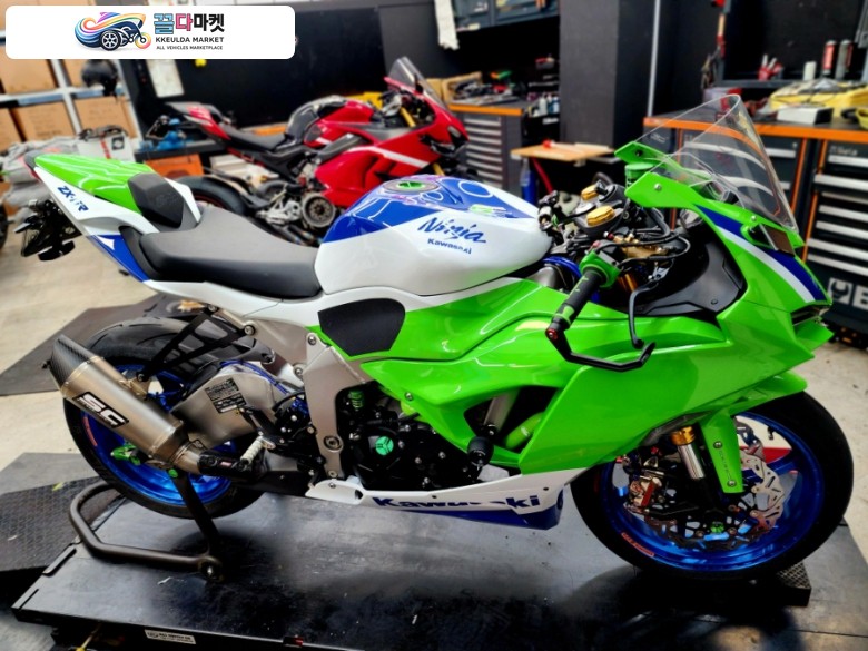 40주년 기념 ZX-6R 라이테크 데모카 풀옵션 장착 된 WSBK 사양 닌자 판매합니다.