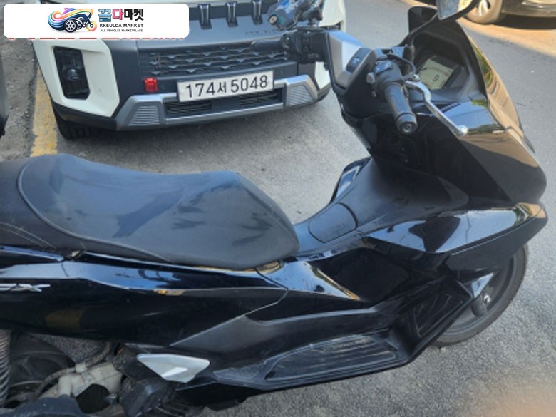 pcx125  25년식 1만 키로 미만 판매 합니다!