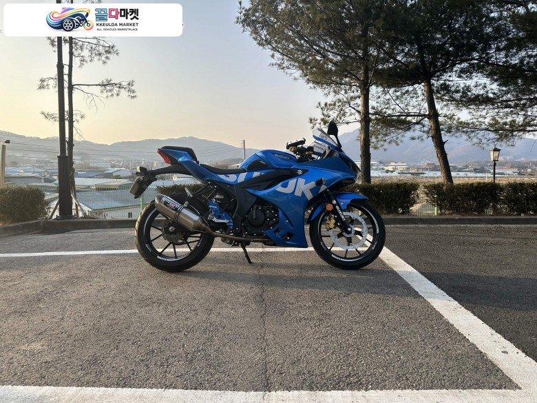 스즈키 gsx r125 2023년식 RCB백스텝 [개인] (대차0)