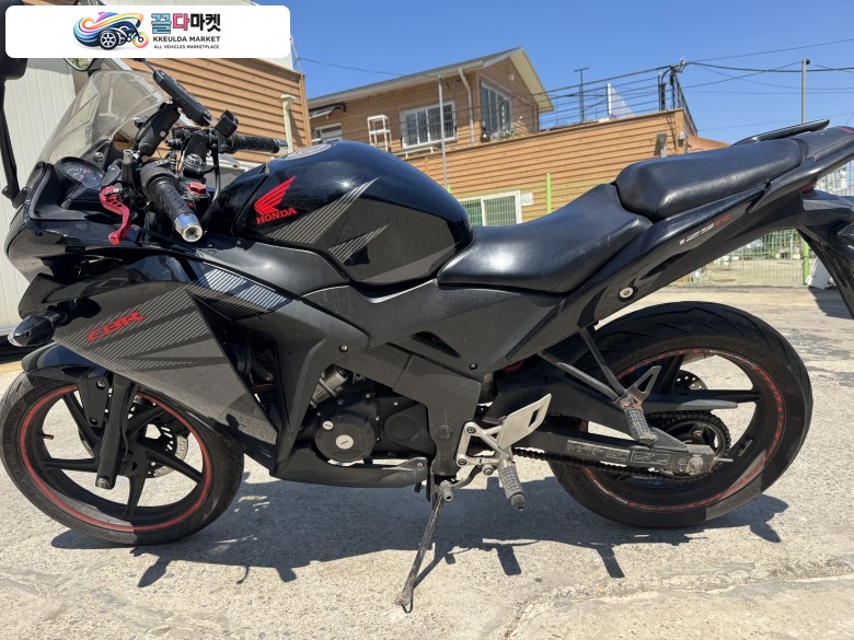 cbr125 17년식 풀배기 블랙컬러 짧은적산거리 판매합니다