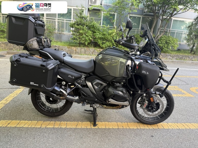 bmw r1300 GSA 풀옵션 트리플블랙 색상 ,자동클러치,차고조절 ,전동원드쉴..등1인 신조 풀튜닝