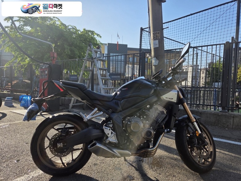 CB650R MT 모델 판매합니다! [24년식]