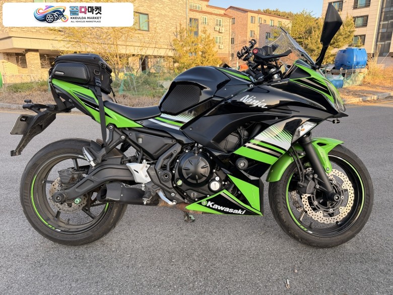 2018년식 닌자 650 ABS 블랙박스2채널,,핸드폰거치대,,2구 USB포트,,익실 머플러,,이전등록가능