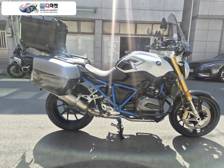 짧은키로수의 R1200R 멋진 바이크 매매합니다