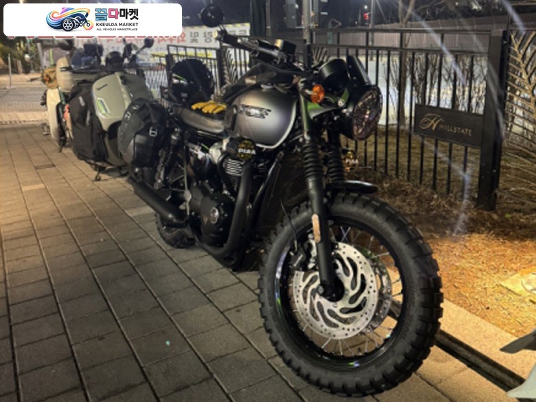 25년식 3천키로대 트라이엄프 본네빌 T120블랙(GRAPHITE) 팝니다.