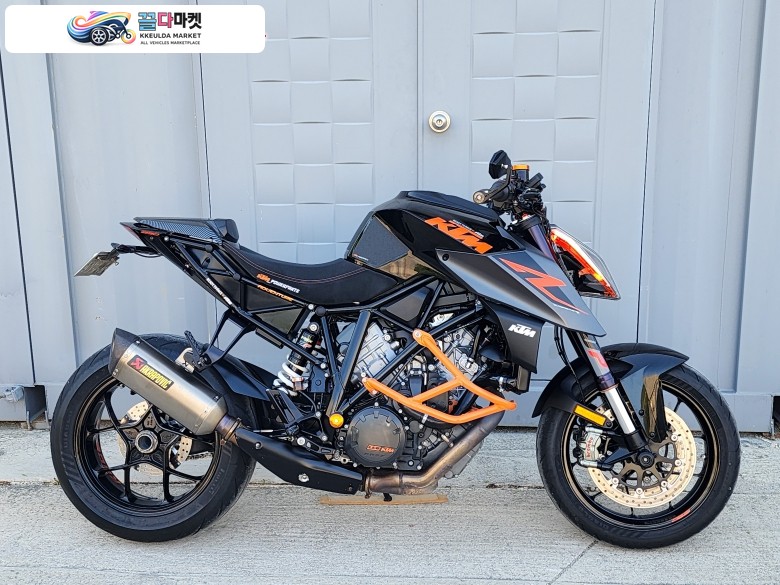 KTM 슈퍼듀크 1290 아크라포빅 상태 소모품 굿 판매.