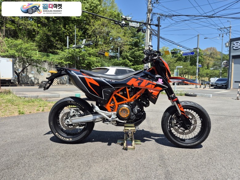 정성 가득한 2020 KTM 690SMCR