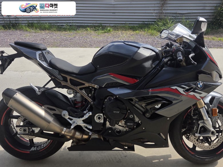 22년식 s1000rr 레이스팩 짧은 키로수 판매합니다.