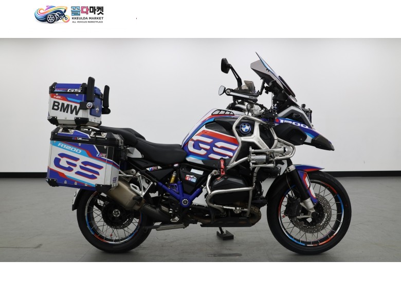 [ 매버릭바이크 ] / 아크라포빅 머플러 장착된, 풀투어링 BMW R 1200 GS 어드벤쳐 수냉식 판매합니다.