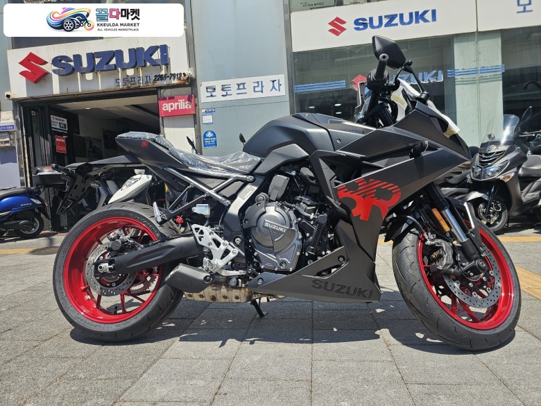 2026년식 GSX 8R 이 입고되었습니다