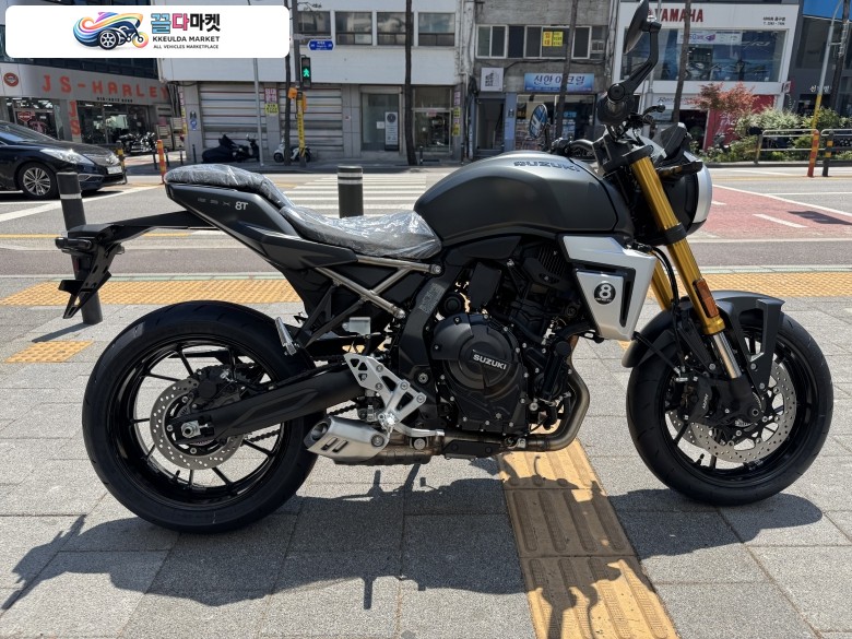 신모델 GSX 8T 차량이 입고되었습니다