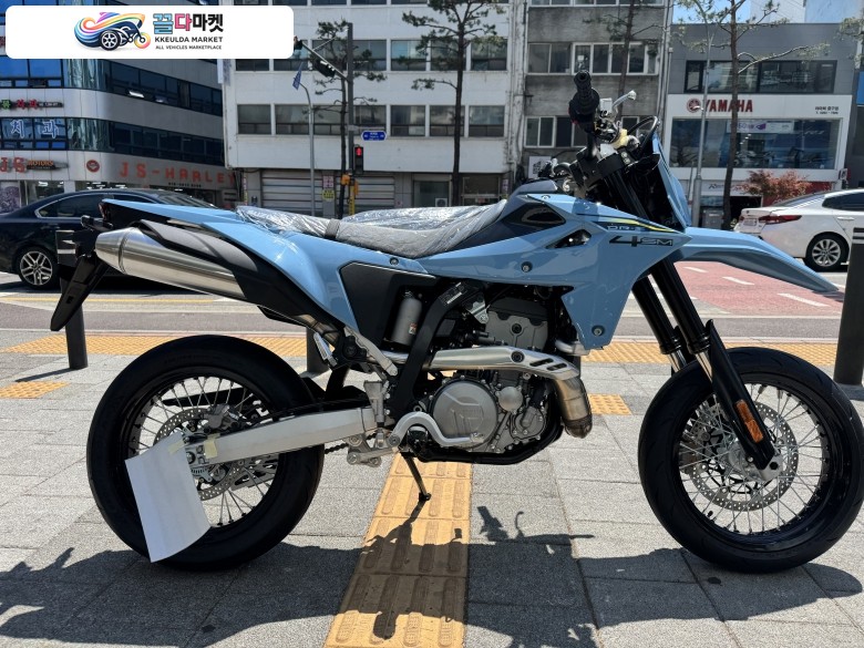 다시돌아온 스즈키 모타드 DR Z 400 SM 드디어 입고되었습니다