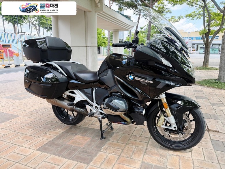 BMW R1250RT 카본블랙 2022년식 풀옵션 판매합니다.