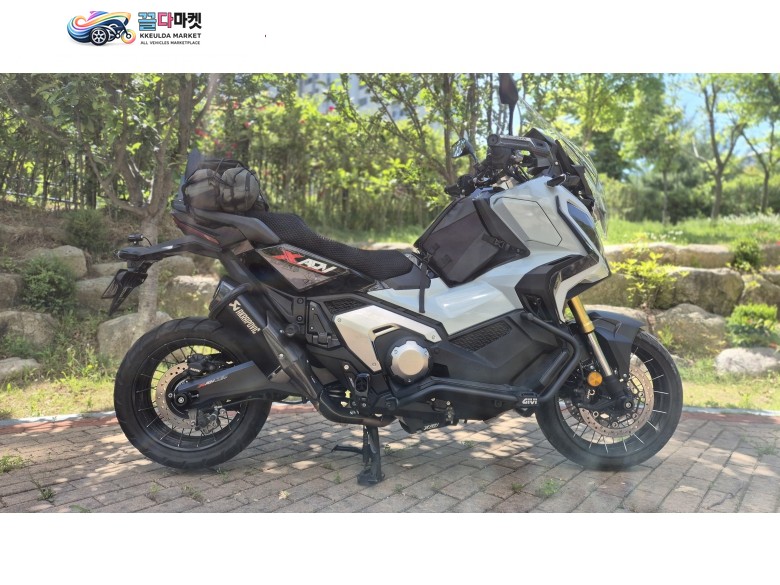 혼다 X-ADV750 최상의 컨디션 풀 옵션