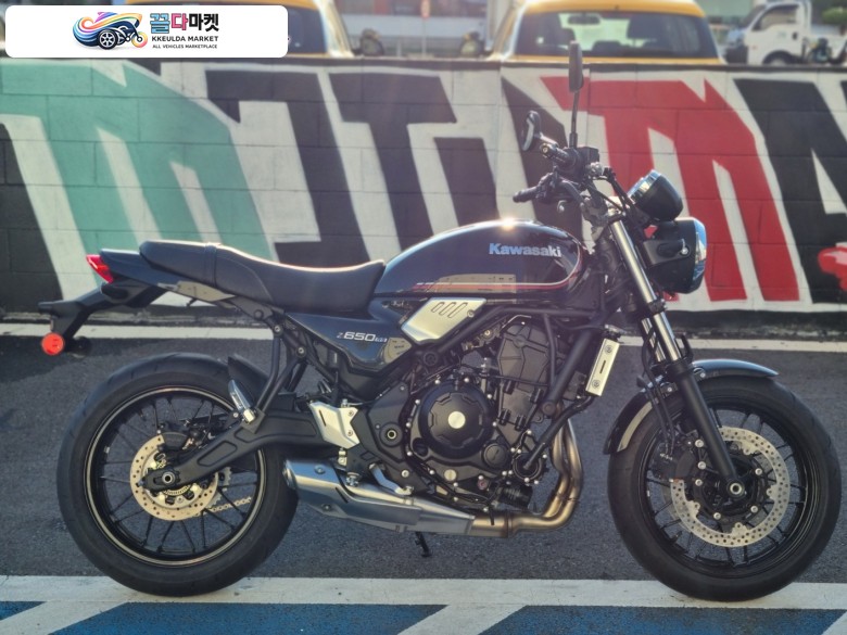 모토몰 - 전국최대 종합바이크 쇼핑몰 / 2023년식 Z 650 RS ABS 블랙 당일출고. 12~36개월 신용카드 무이자 할부가능. 제1금융권 저금리 현금할부 /