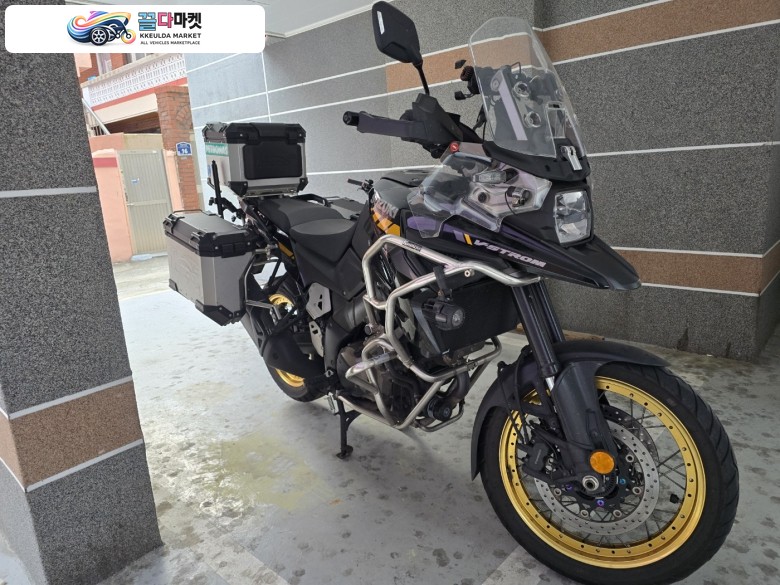 안녕하세요 부산에서 브이스트롬1050XT 21년식 팝니다.