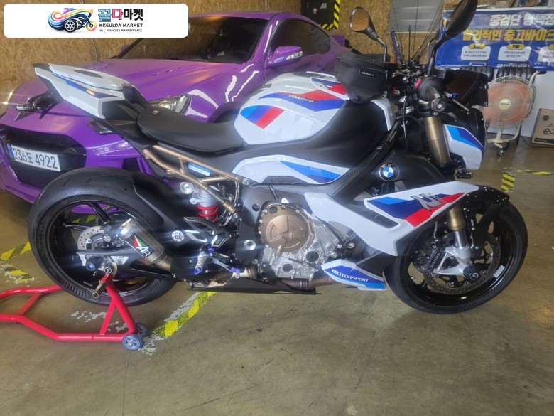 22년 s1000r m패키지 카본휠 판매합니다