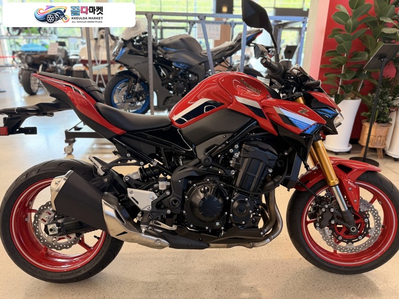 2022년식 Z900 50주년 한정 컬러 신차 차량입니다.