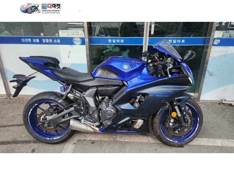 귀한녀석 야마하 yzf-r7모델입니다~~짧은주행거리