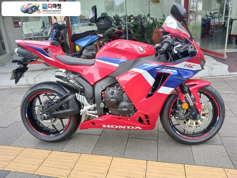 25년식 혼다 CBR 600rr 판매합니다.