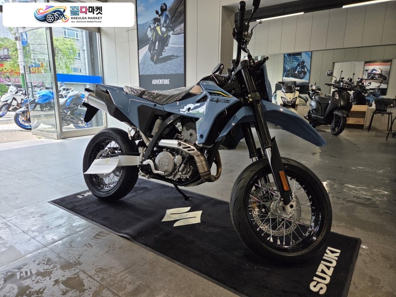 스즈키 신모델 DR400-SM 스카이블루 판매합니다