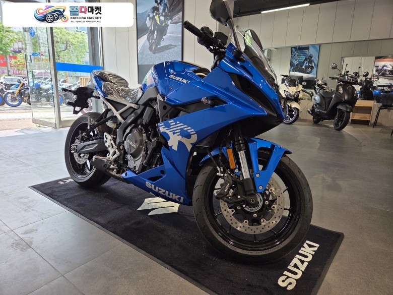 스즈키 26년 신차 GSX-8R 블루 판매합니다