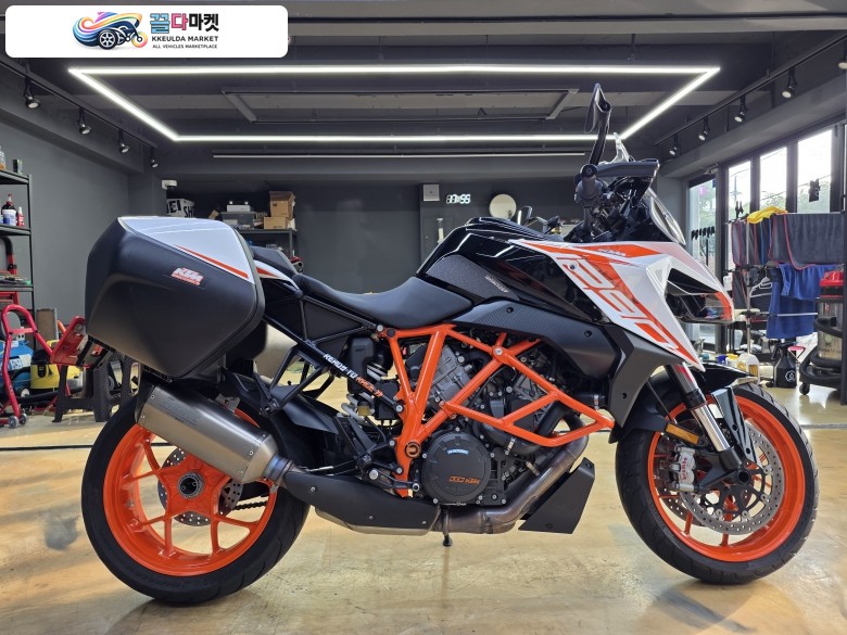 KTM 슈퍼듀크 1290GT 깔끔한 차량 팝니다.