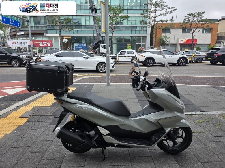 티바이크 22025년 최상급 컨디션 혼다 더뉴PCX125 ABS 그레이 컬러 배달세팅 판매합니다. -카드-대차-할부-