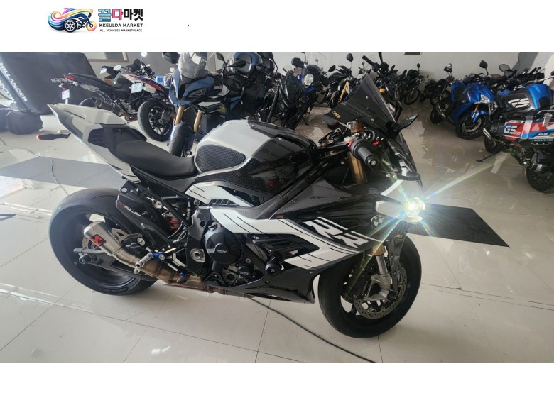 bmw s1000rr 2200km주행 아크라포빅 머플러등등,,옵션 다수