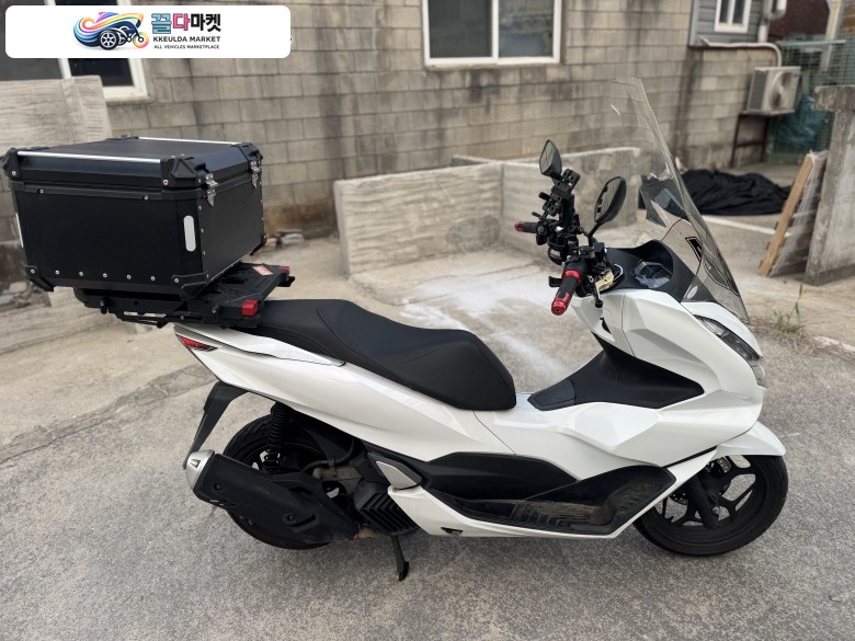 혼다 PCX125 ABS모델 23년형 화이트컬러 깔끔한차량 팝니다