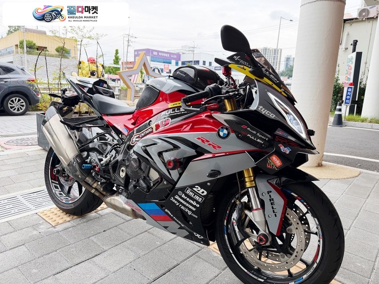 BMW S1000RR 2017년식 판매합니다.풀옵션모델 (직접보십시요)