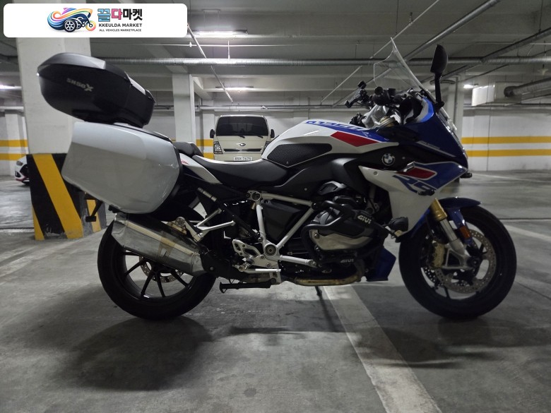 BMW R1250RS 23년식 주행거리 7673km 판매합니다.(26년 9월 까지 보증남음)